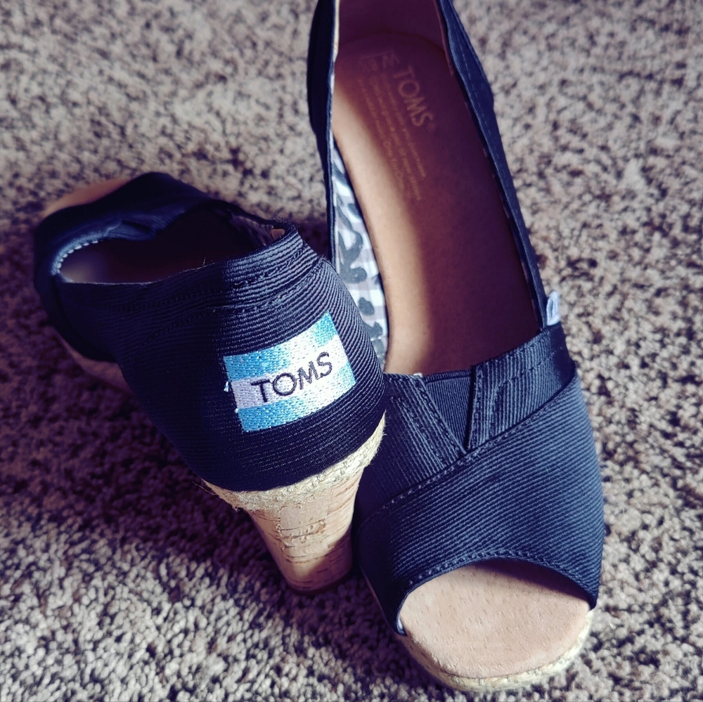 Tom's Woman's wedge sandals